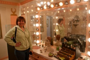 Marion in the "brownette's" room 